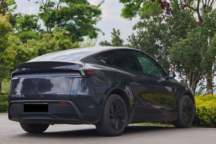 Used Tesla Model Y 2025 Rear-Wheel-Drive Version