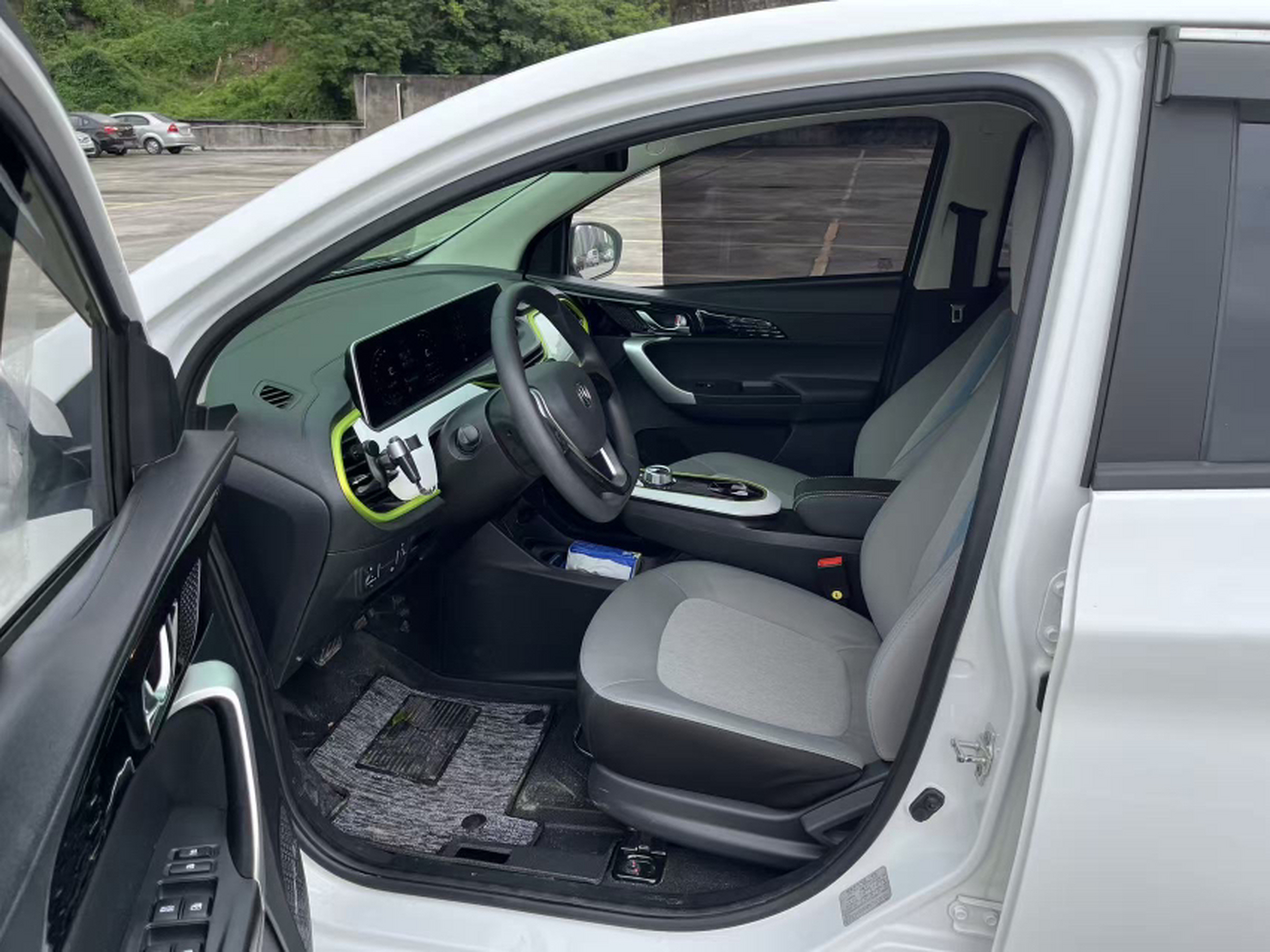 Vordere Reihe im Auto