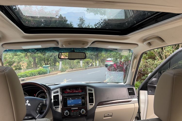 Used Mitsubishi Pajero 2017 V97 3.8L 5-Door GLS Model with Sunroof – Middle East