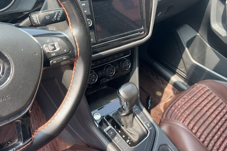 Used Volkswagen Tiguan L 2019 330TSI Automatic Two-Wheel Drive Panoramic Comfort Edition China V Standard
