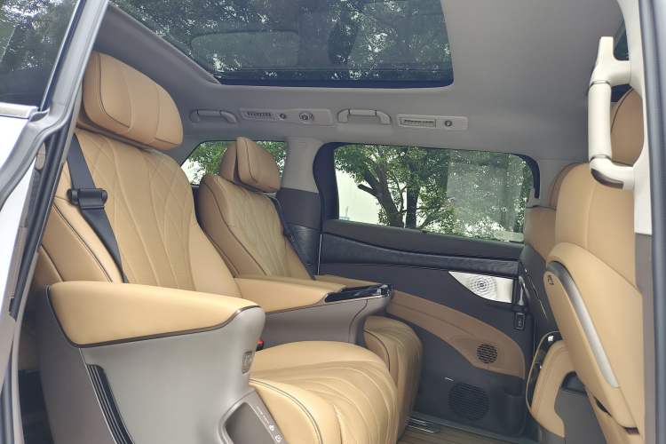 Used Denza D9 2022 DM-i 1040 Prestige Model