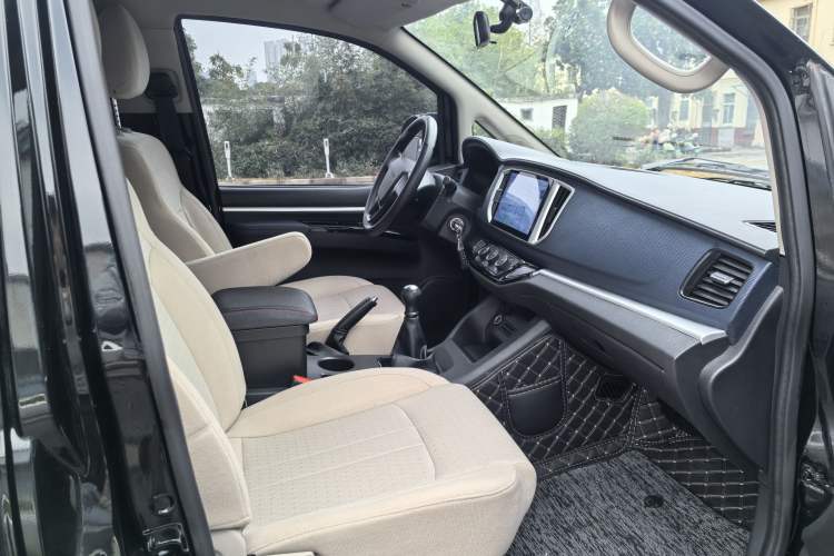 Used FORTHING Lingzhi 2023 M5L 1.6L Base Model 5 Seats