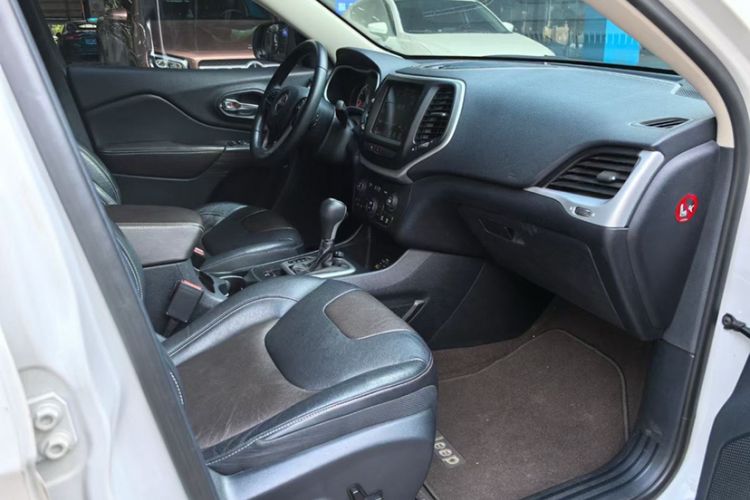 Used Jeep Cherokee 2017 2.0L Superior Edition