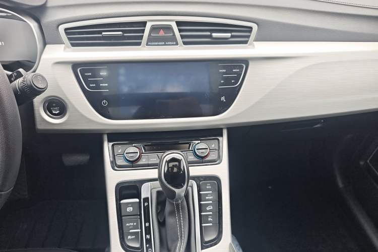 Used Geely Auto Emgrand X7 Sport 2018 1.8TD Automatic Two-Wheel Drive Smart 4G Connected Version Audio And AC Panel