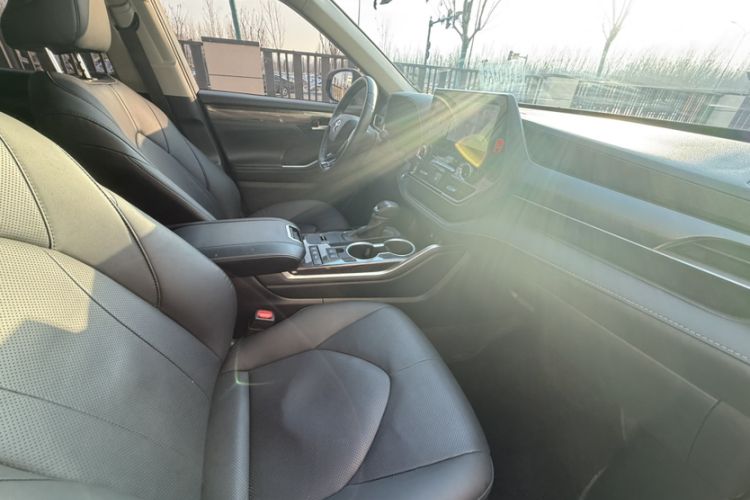 Used Toyota Highlander 2024 2.5L Smart Electric Hybrid Dual-Engine Four-Wheel Drive Prestige Version – 7 Seats