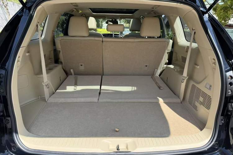 Used Toyota Highlander 2015 2.0T Four-Wheel Drive Luxury Edition 7-Seater Trunk