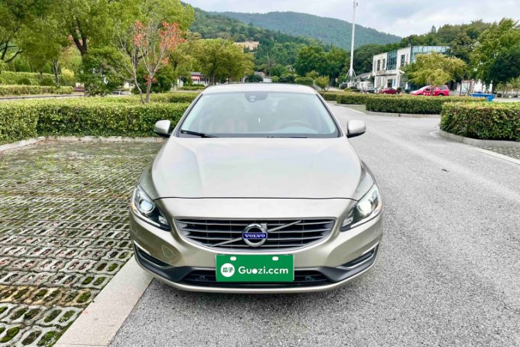 Used Volvo S60 2015 S60L 2.0T Zhiyuan Edition
