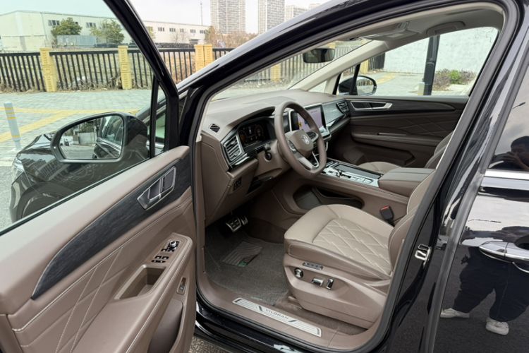 Used Volkswagen Viloran 2024 380TSI Premium Edition Interior 10
