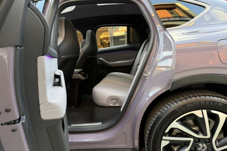 Used Nio EC6 2024 75 kWh Interior 7