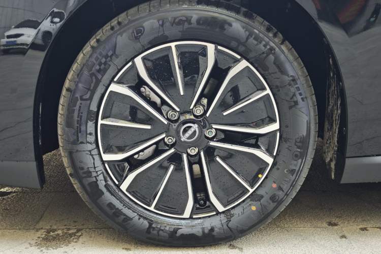 Used Nissan N6 2026 Model 180 Max Exterior 8