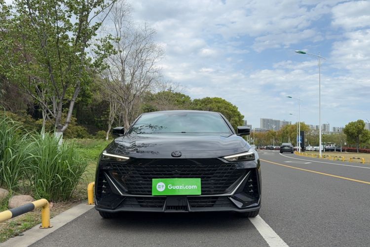 Used CHANGAN UNI-V 2023 1.5T Prestige Model Front