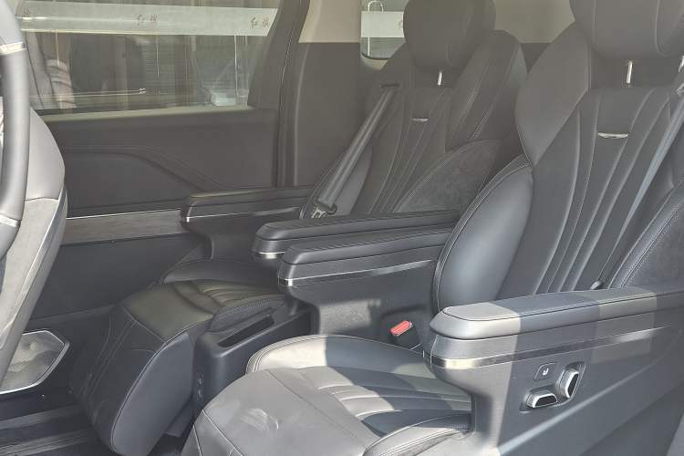 Used Hongqi HQ9 PHEV 2024 2.0T Four-Wheel Drive Business Edition
