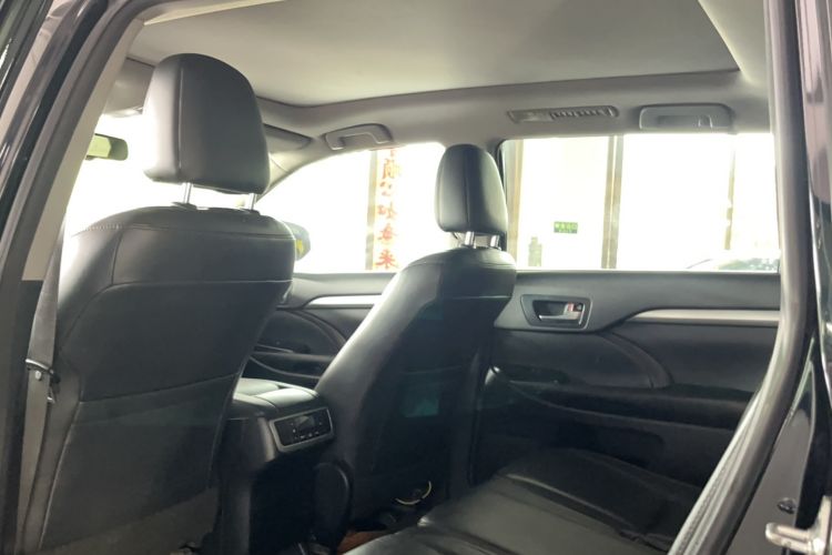 Used Toyota Highlander 2017 2.0T Four-Wheel Drive Black Edition Limited Model
