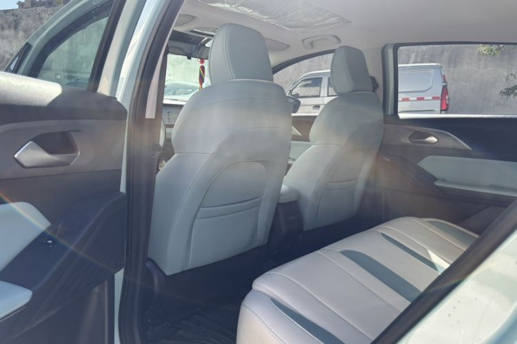 Used Geometry E Firefly 2024 401 km Fluorescent