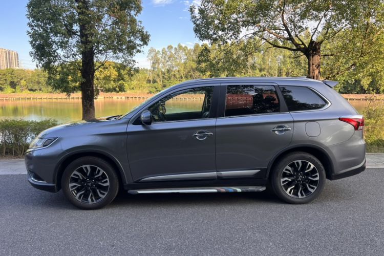 Used Mitsubishi Outlander 2019 2.4L 4x4 Zhi Xiang Edition 5 Seats China VI Standard

