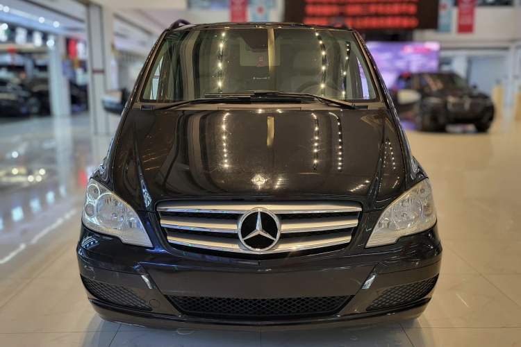 Used Mercedes-Benz Viano 2011 2.5L Navigator Edition Exterior 2