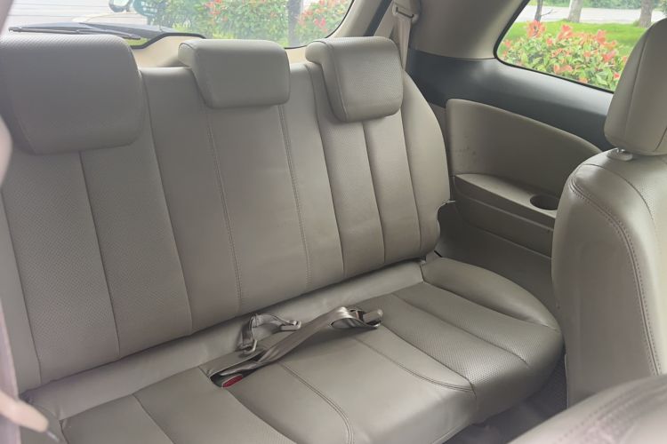 Used BYD M6 2013 2.4L Manual Luxury Model
