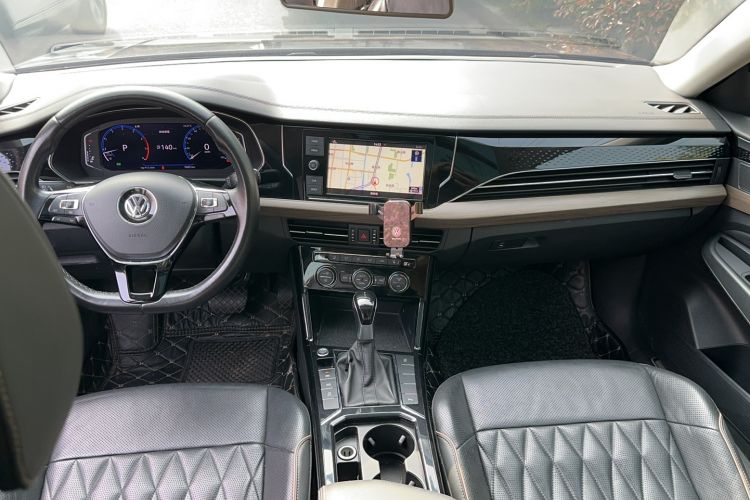 Used Volkswagen Passat 2019 380TSI Luxury Edition China VI Standard Center Console