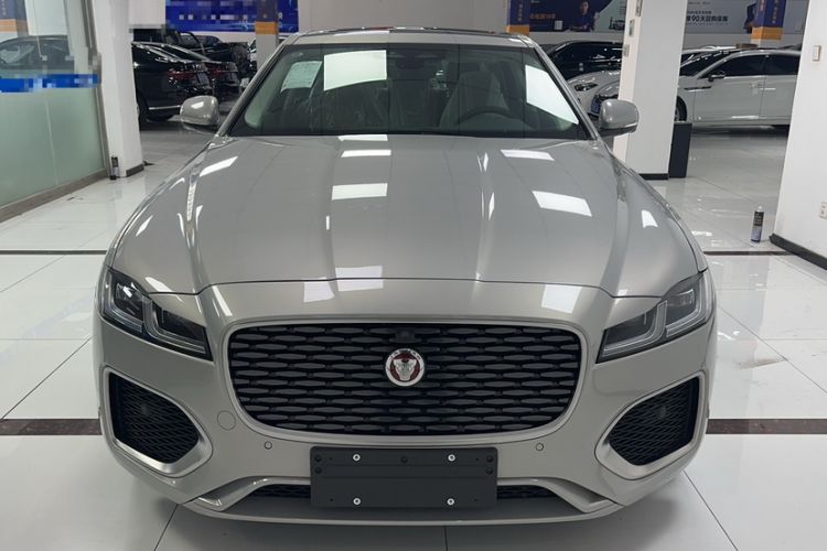 Used Jaguar XFL 2025 Model—2.0T P250, Two-Wheel Drive, Premium Luxury Edition
