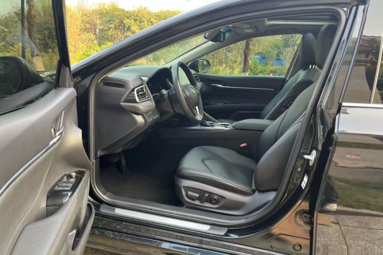 Used Toyota Camry 2021 2.5G Luxury Edition
