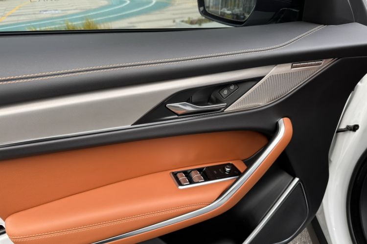 Used Jaguar F-PACE 2024 P250 R-Dynamic SE Interior 7