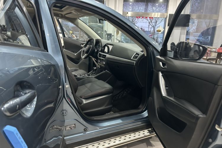 Used Mazda CX-5 2015 2.0L Automatic Two-Wheel Drive Urban Version Interior 3