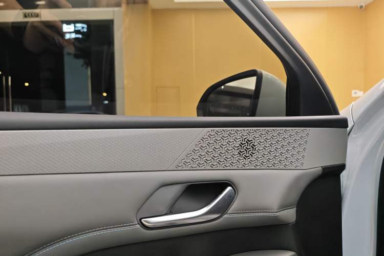 Used BYD Qin PLUS 2025 DM-i Smart Drive 55KM Leading Model Interior 3