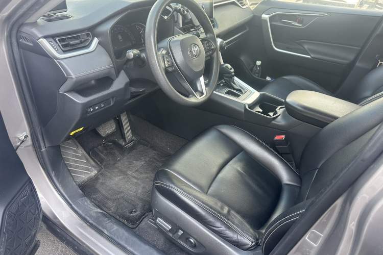 Used Toyota RAV4 2021 2.0L CVT Two-Wheel Drive Fashion Edition
