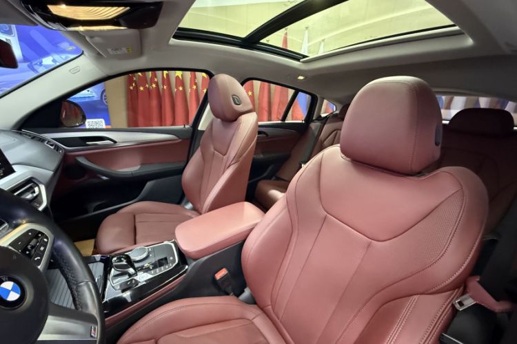 Used BMW X4 2022 xDrive 25i M Sport Package Interior 8