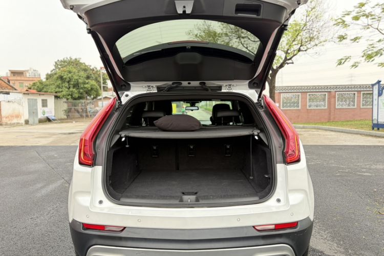 Used Cadillac XT4 2018 28T Two-Wheel Drive Tech Version Trunk