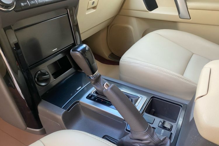 Used Toyota Prado 2014 2.7L Middle East Version Parallel Import Interior 7