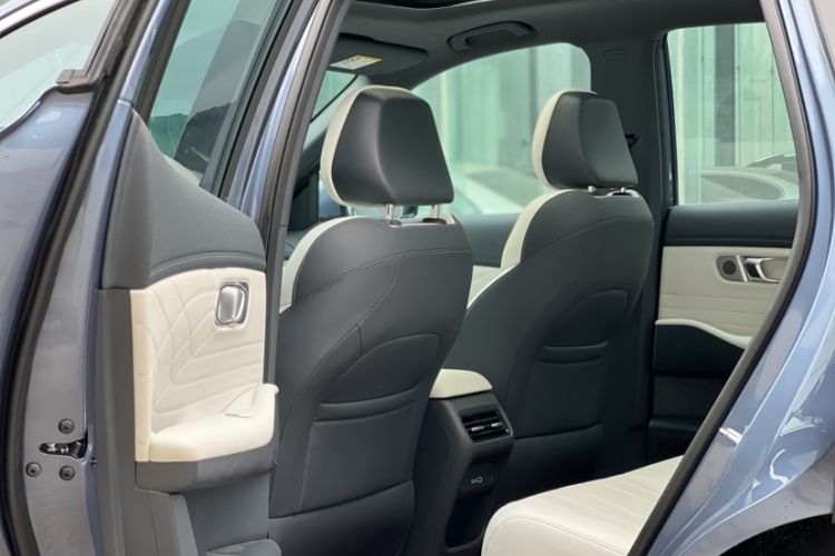 Used Geely Galaxy Xingjian 7 EM-i 2025 120km Exploration+ Version Interior 3