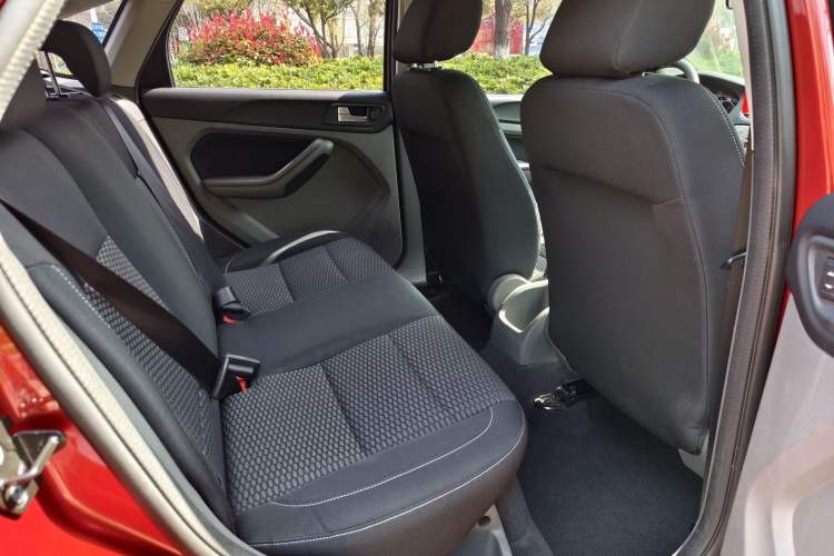 Used Ford Focus 2013 Hatchback Classic 1.8L Automatic Base Model
