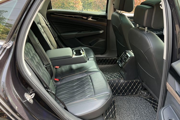 Used Volkswagen Passat 2019 380TSI Luxury Edition China VI Standard Interior 6