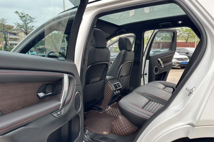 Used Land Rover Discovery Sport 2020 249 PS R-Dynamic Performance Edition Interior 6