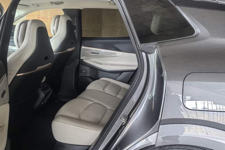 Used Lynk & Co 08 EM-P 2023 245km Ultra-Long Range Halo Interior 1