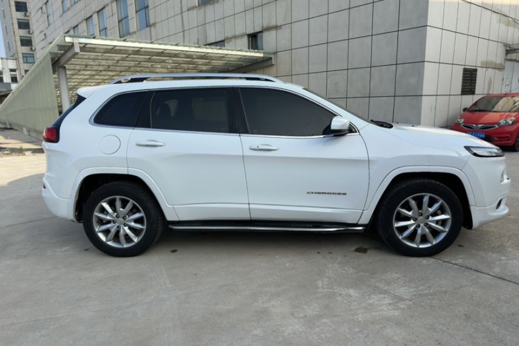 Used Jeep Cherokee 2017 2.4L Professional Edition