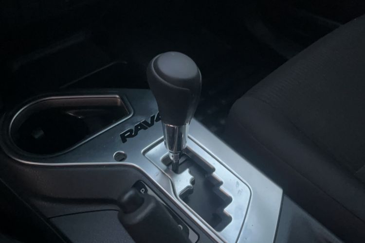 Used Toyota RAV4 2016 2.0L CVT Two-Wheel Drive Fashion Edition China V Standard Interior 4