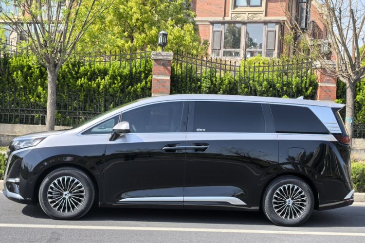 Used Denza D9 2022 DM-i 970 Four-Wheel Drive Prestige Model