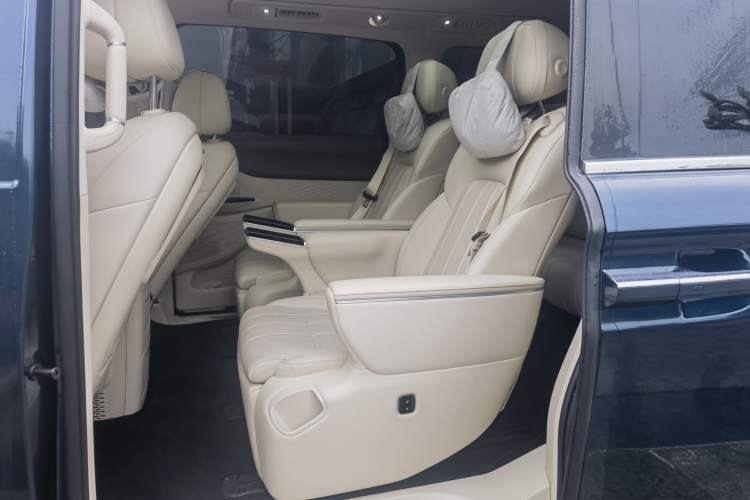 Used VOYAH Dream 2025 PHEV Four-Wheel Drive Excellence Kunpeng Edition
