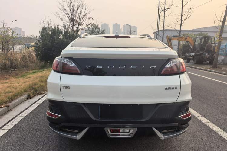 Used Venucia T90 2017 2.0L Manual ZhiShang Edition
