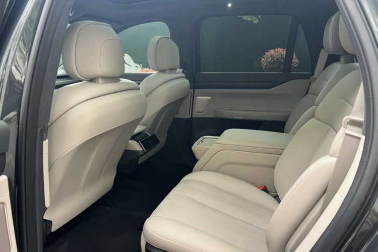 Used Nio ES8 2024 75 kWh Executive Edition Interior 4