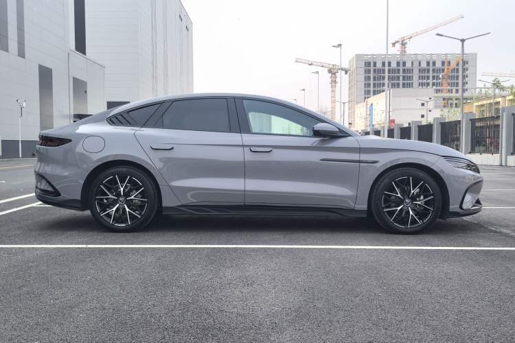 Used BYD Han 2025 DM-i 125KM Prestige Model Exterior 3