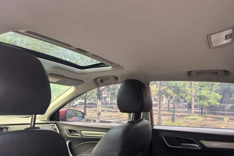 Used Roewe i6 2020 PLUS 1.6L CVT 4G Connected Glory Flagship Edition

