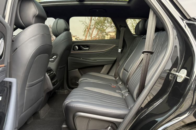 Used Chery Tiggo 9 2025 2.0T Dual-Clutch Two-Wheel Drive Luxury Edition 5 Seats
