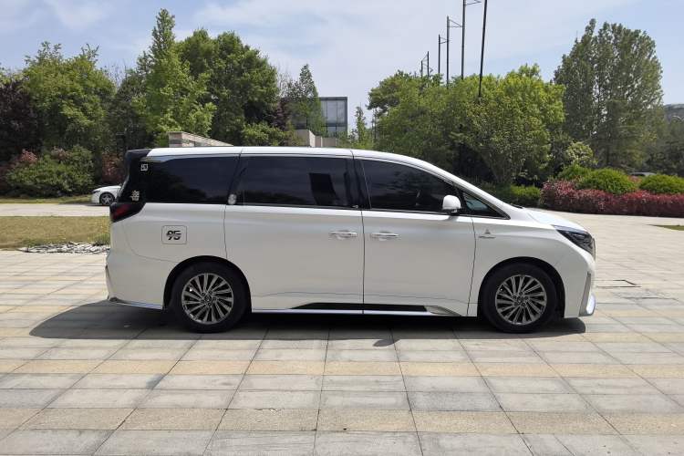 Used GAC Trumpchi M8 2021 Master Series 390T Ultimate Edition Exterior 3