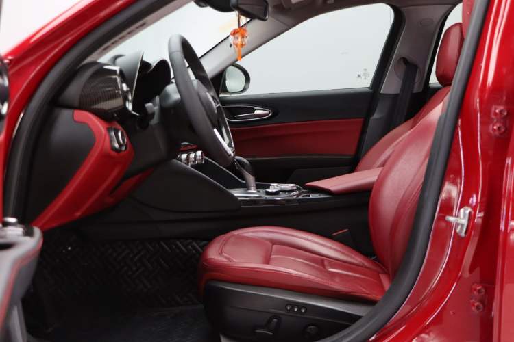 Used Alfa Romeo Giulia 2017 2.0T 200HP Luxury Edition