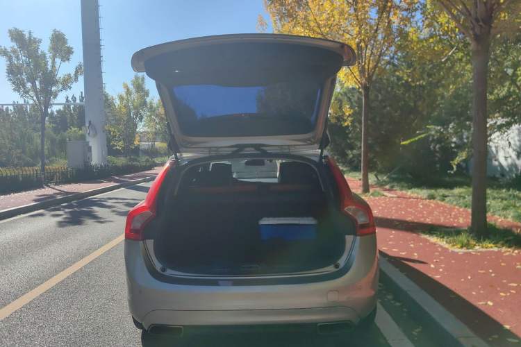 Used Volvo V60 2014 Restyled T5 Zhiya Edition
