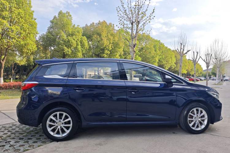 Used BYD Song MAX 2019 1.5T Manual Smart Connect Ruiyi Sunroof Model 7 Seats China VI Standard