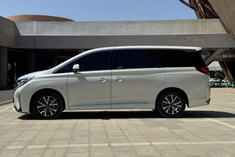 Used GAC Trumpchi M8 2023 Lingxiu Series 390T Luxury Edition Exterior 3